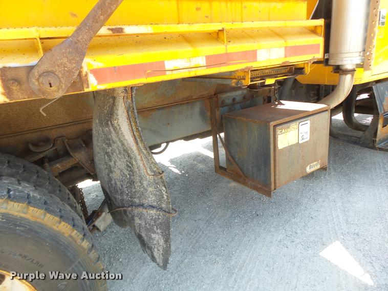 image for item DA3491 2002 International 4900 dump truck