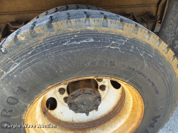 image for item DA3491 2002 International 4900 dump truck