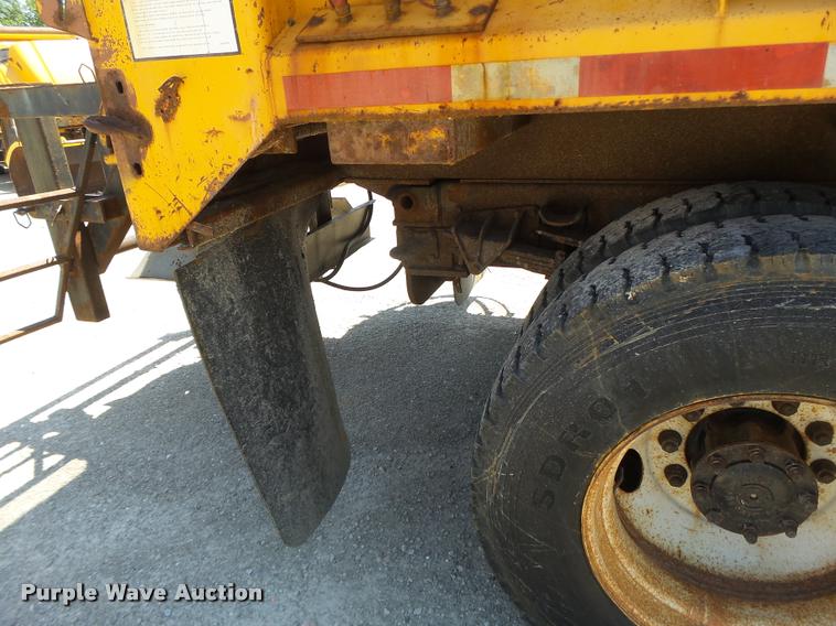 image for item DA3491 2002 International 4900 dump truck