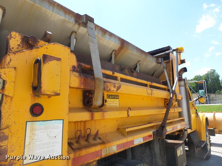 image for item DA3491 2002 International 4900 dump truck