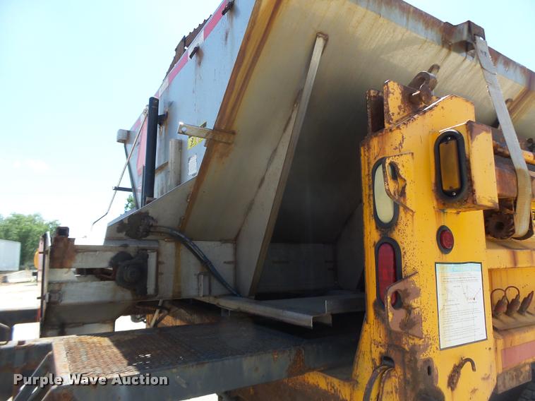 image for item DA3491 2002 International 4900 dump truck