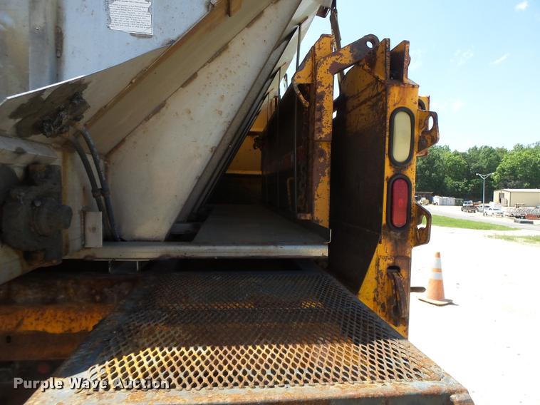 image for item DA3491 2002 International 4900 dump truck