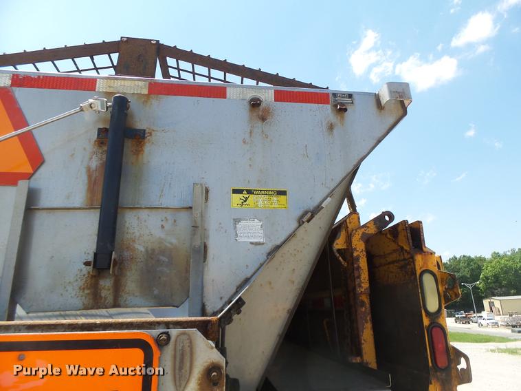 image for item DA3491 2002 International 4900 dump truck