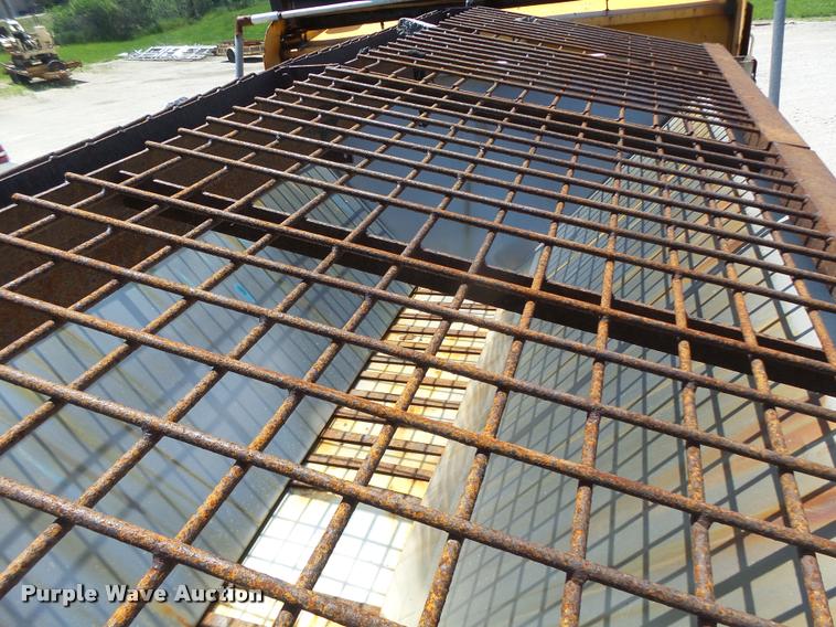 image for item DA3491 2002 International 4900 dump truck