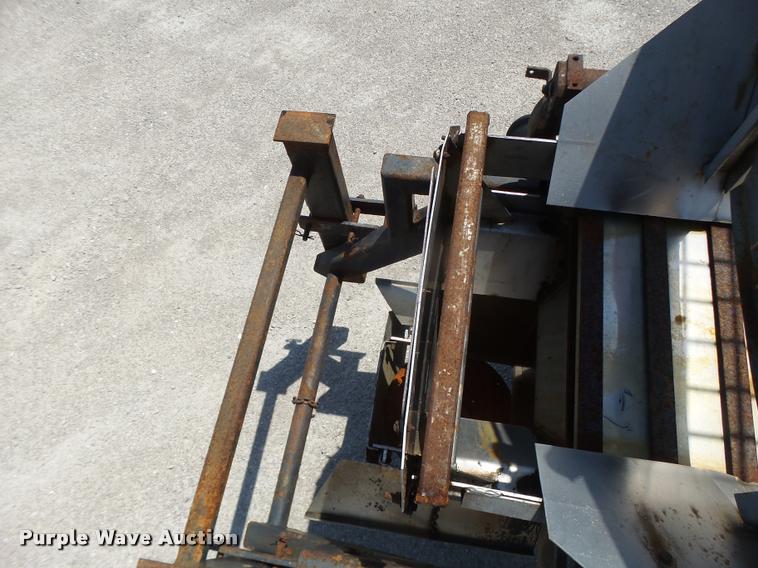 image for item DA3491 2002 International 4900 dump truck