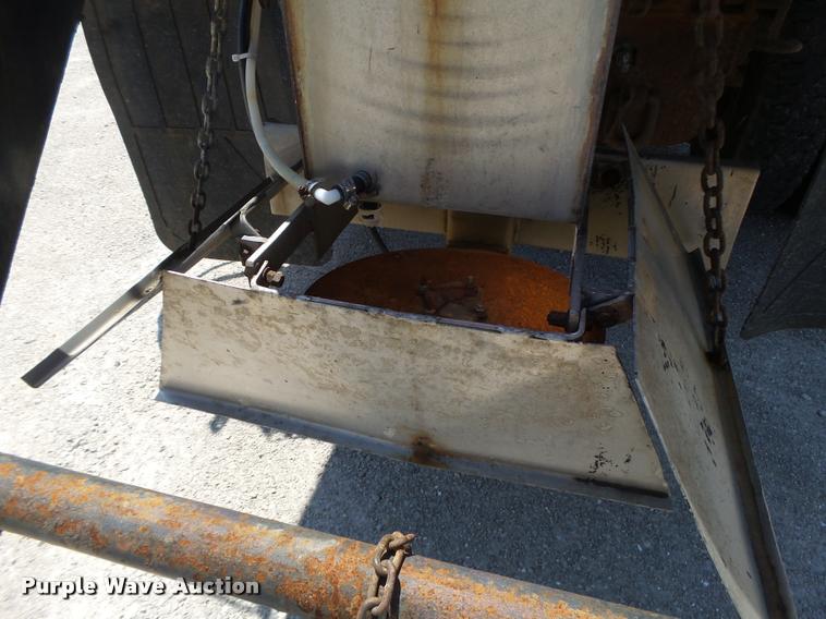 image for item DA3491 2002 International 4900 dump truck