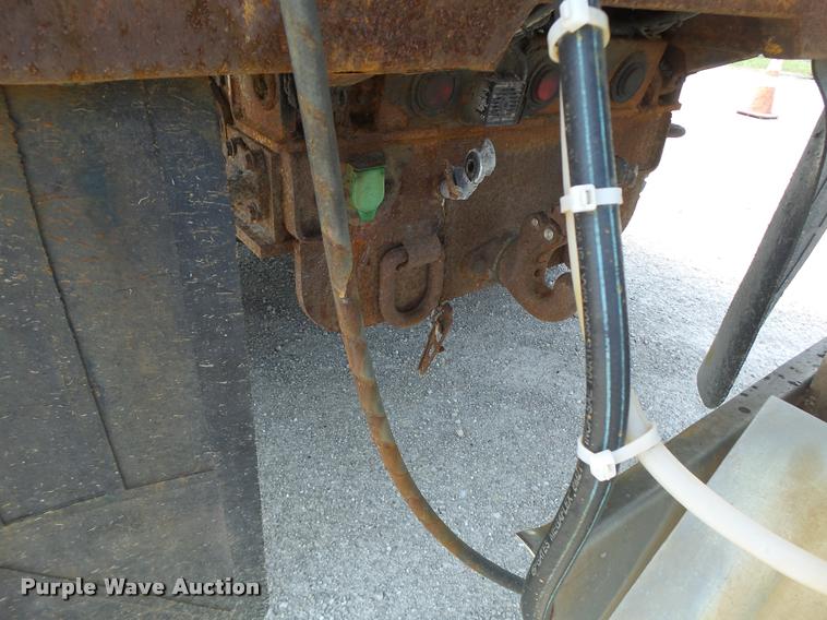 image for item DA3491 2002 International 4900 dump truck