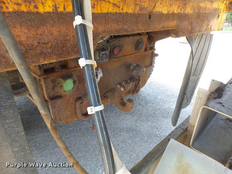 image for item DA3491 2002 International 4900 dump truck