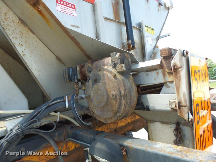 image for item DA3491 2002 International 4900 dump truck