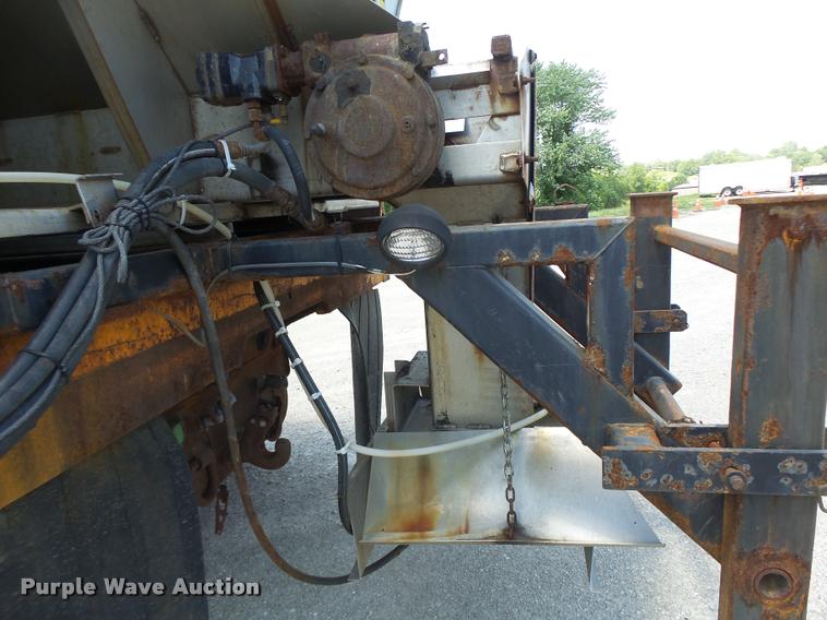 image for item DA3491 2002 International 4900 dump truck