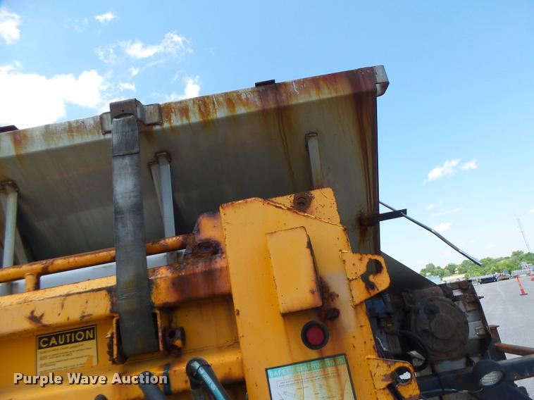 image for item DA3491 2002 International 4900 dump truck