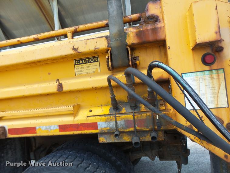 image for item DA3491 2002 International 4900 dump truck