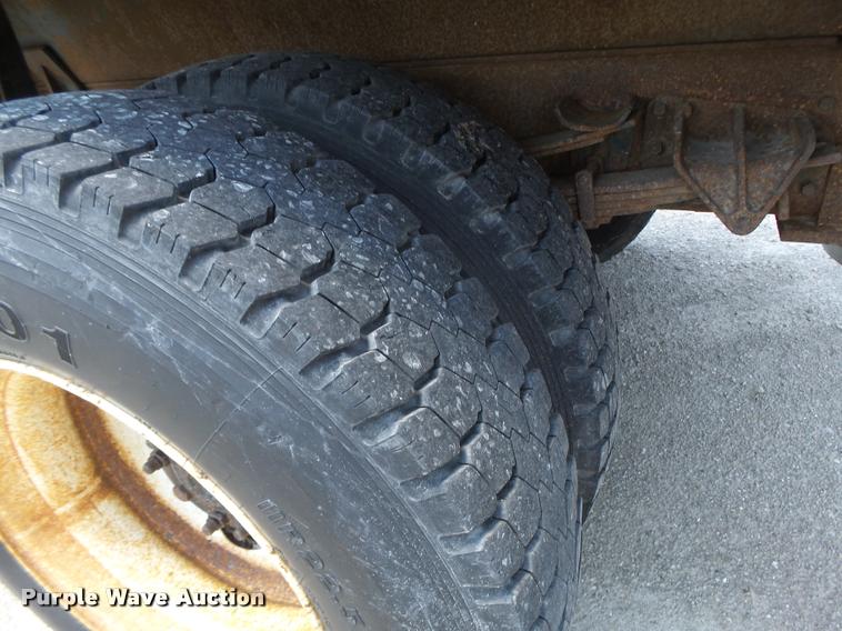 image for item DA3491 2002 International 4900 dump truck