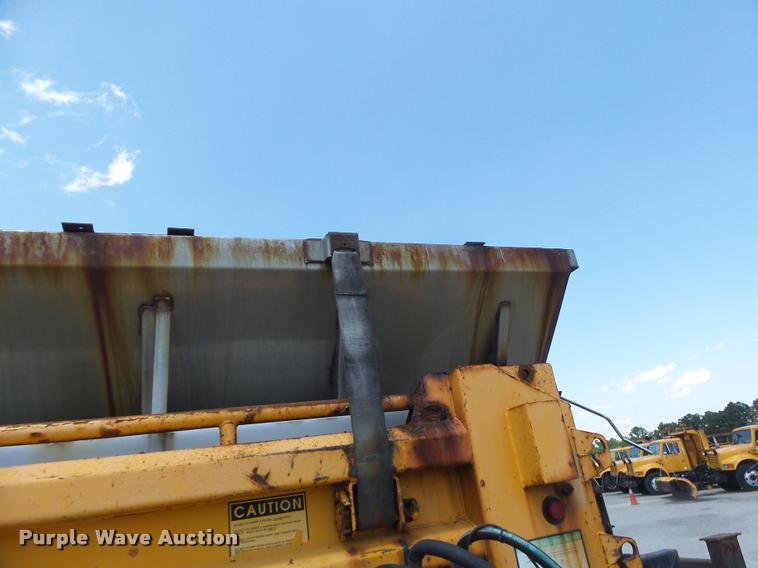 image for item DA3491 2002 International 4900 dump truck