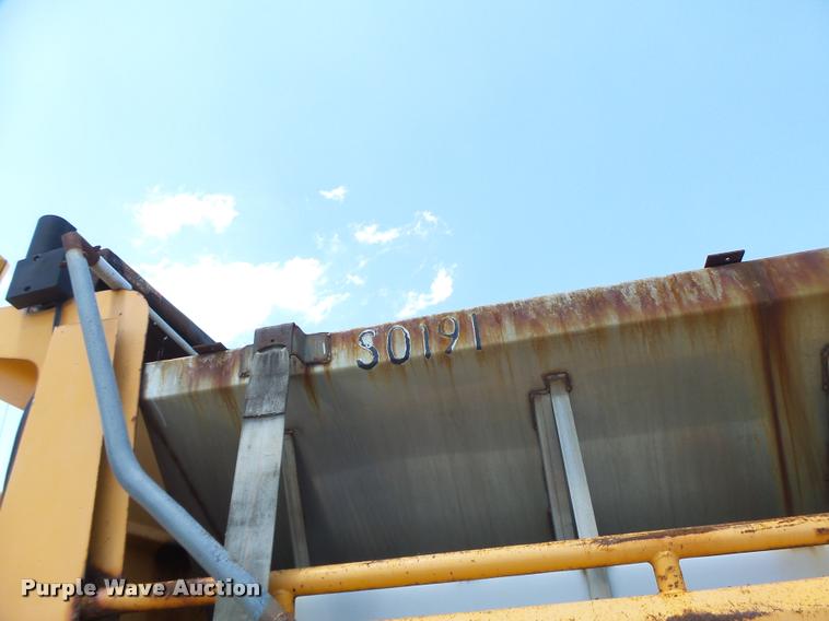 image for item DA3491 2002 International 4900 dump truck