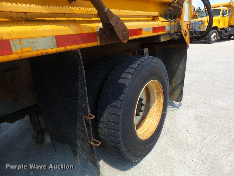 image for item DA3491 2002 International 4900 dump truck