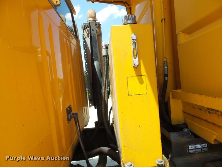 image for item DA3491 2002 International 4900 dump truck