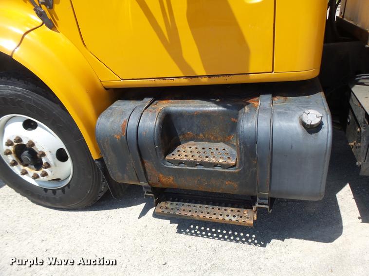 image for item DA3491 2002 International 4900 dump truck