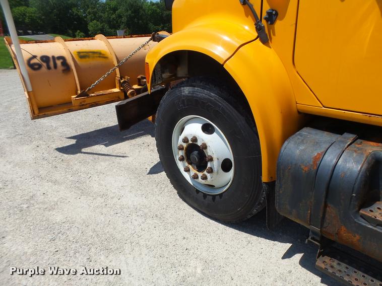 image for item DA3491 2002 International 4900 dump truck