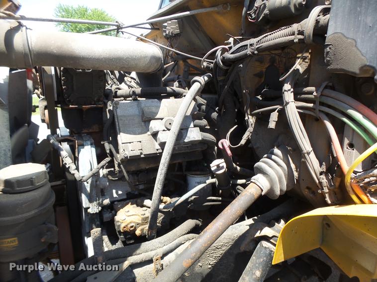 image for item DA3491 2002 International 4900 dump truck