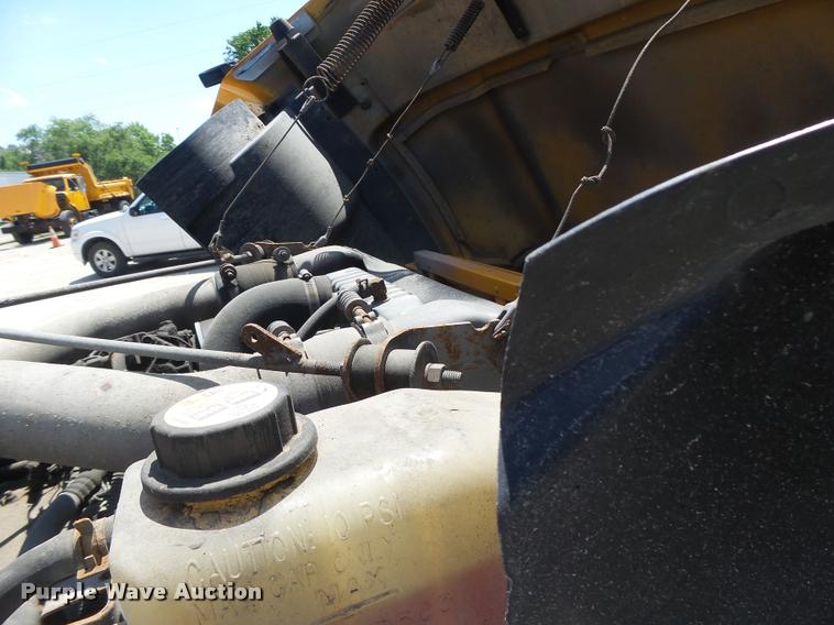 image for item DA3491 2002 International 4900 dump truck