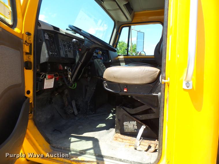 image for item DA3491 2002 International 4900 dump truck