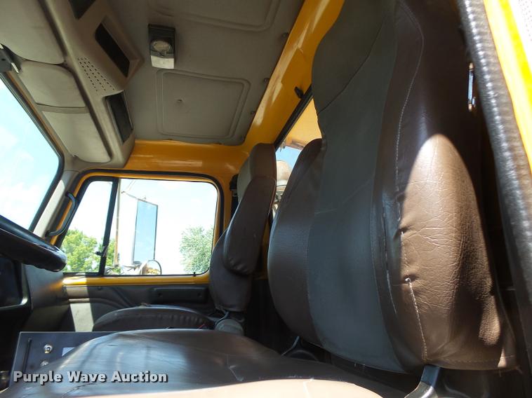 image for item DA3491 2002 International 4900 dump truck