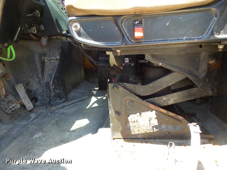 image for item DA3491 2002 International 4900 dump truck