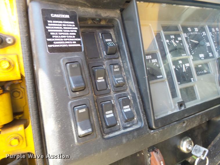 image for item DA3491 2002 International 4900 dump truck