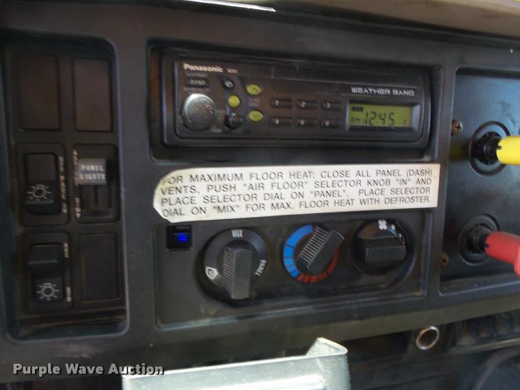 image for item DA3491 2002 International 4900 dump truck