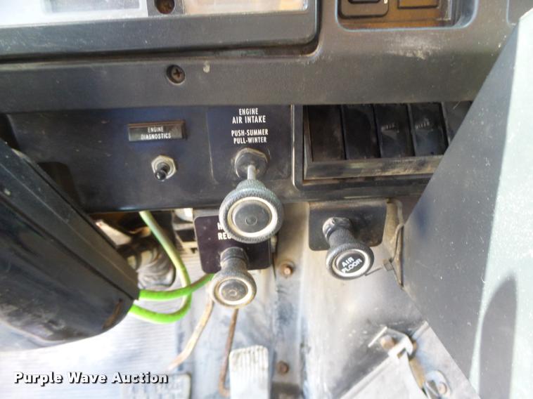 image for item DA3491 2002 International 4900 dump truck