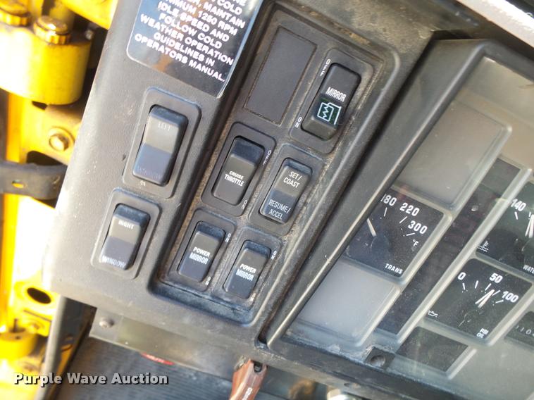 image for item DA3491 2002 International 4900 dump truck