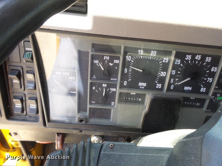 image for item DA3491 2002 International 4900 dump truck