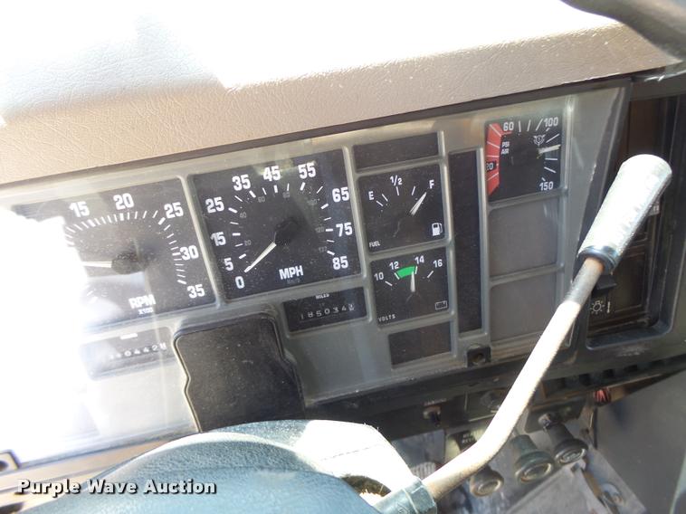 image for item DA3491 2002 International 4900 dump truck