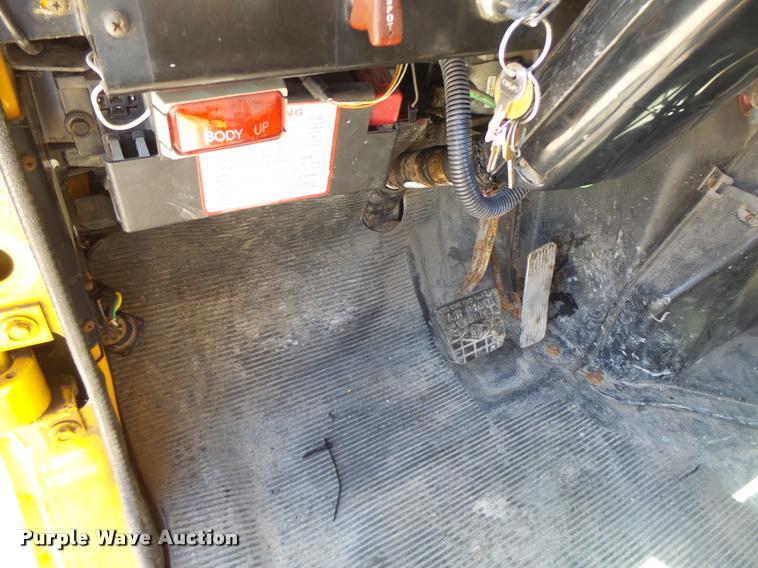 image for item DA3491 2002 International 4900 dump truck