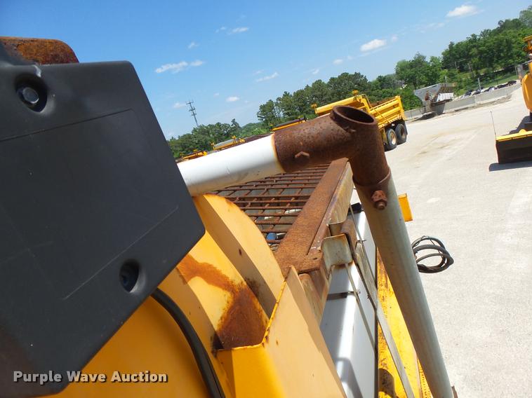 image for item DA3491 2002 International 4900 dump truck