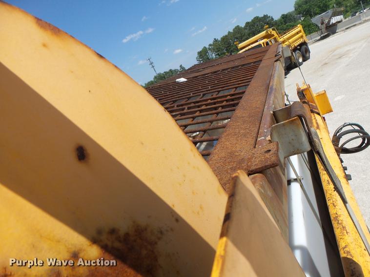 image for item DA3491 2002 International 4900 dump truck