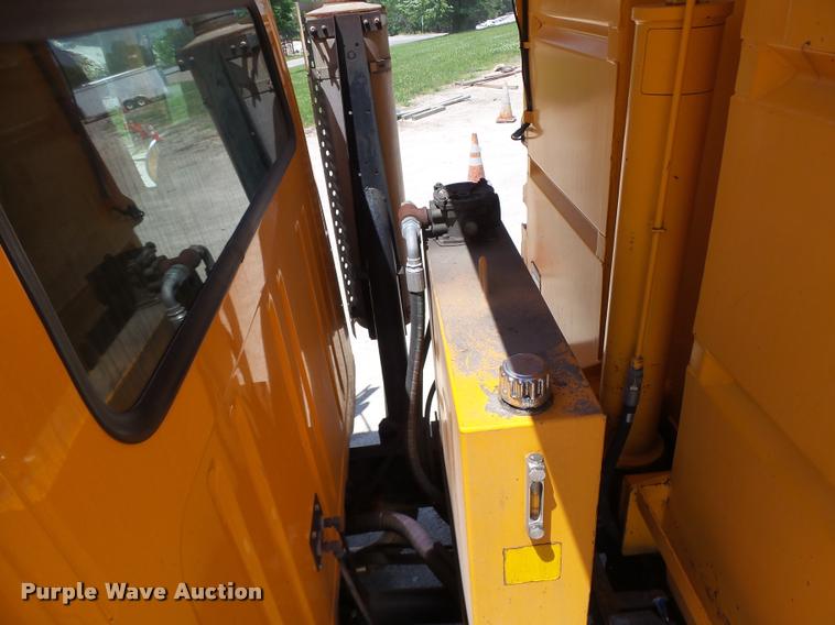 image for item DA3491 2002 International 4900 dump truck