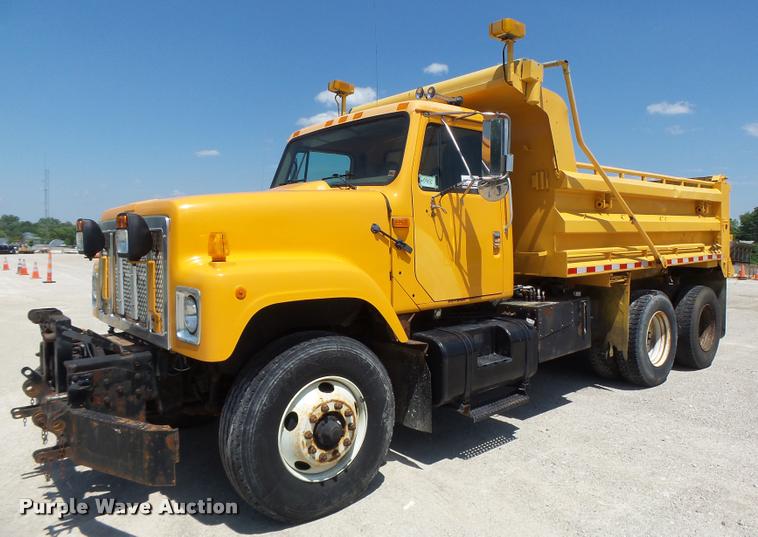 image for item DA3492 2002 International F2554 dump truck