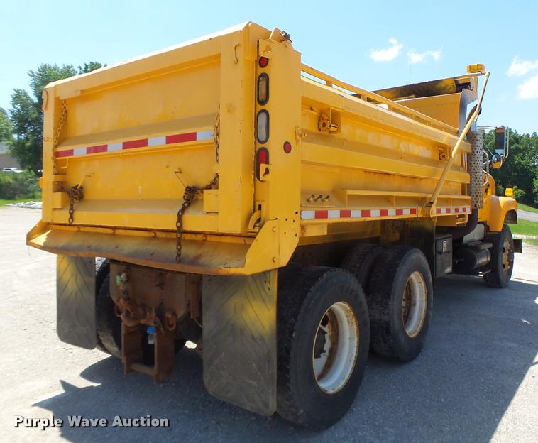 image for item DA3492 2002 International F2554 dump truck