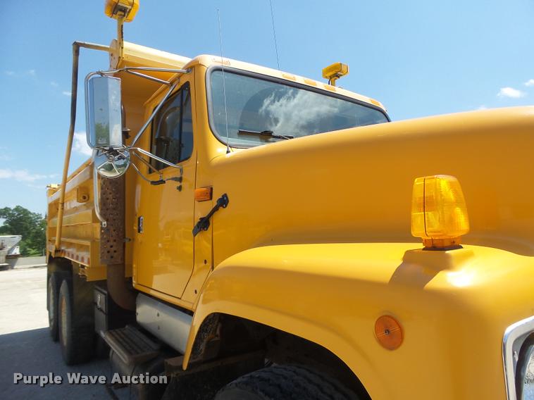 image for item DA3492 2002 International F2554 dump truck