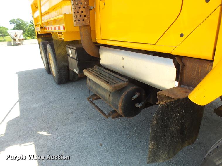 image for item DA3492 2002 International F2554 dump truck