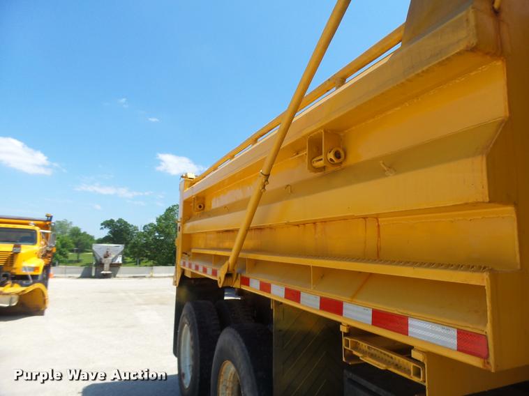 image for item DA3492 2002 International F2554 dump truck