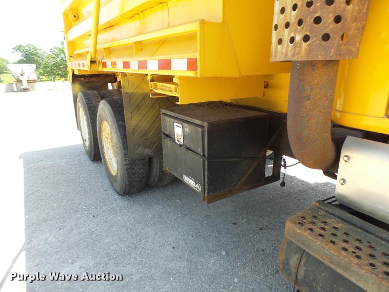 image for item DA3492 2002 International F2554 dump truck