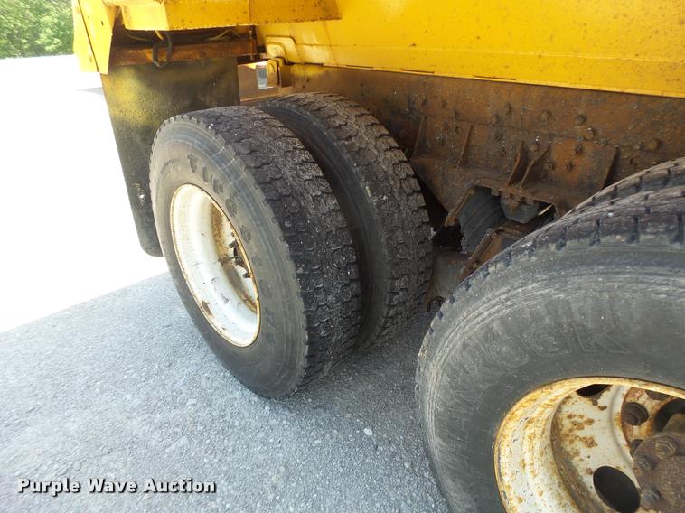 image for item DA3492 2002 International F2554 dump truck