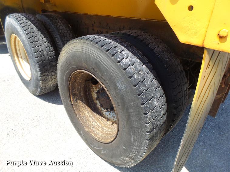 image for item DA3492 2002 International F2554 dump truck