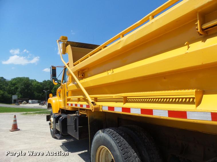 image for item DA3492 2002 International F2554 dump truck