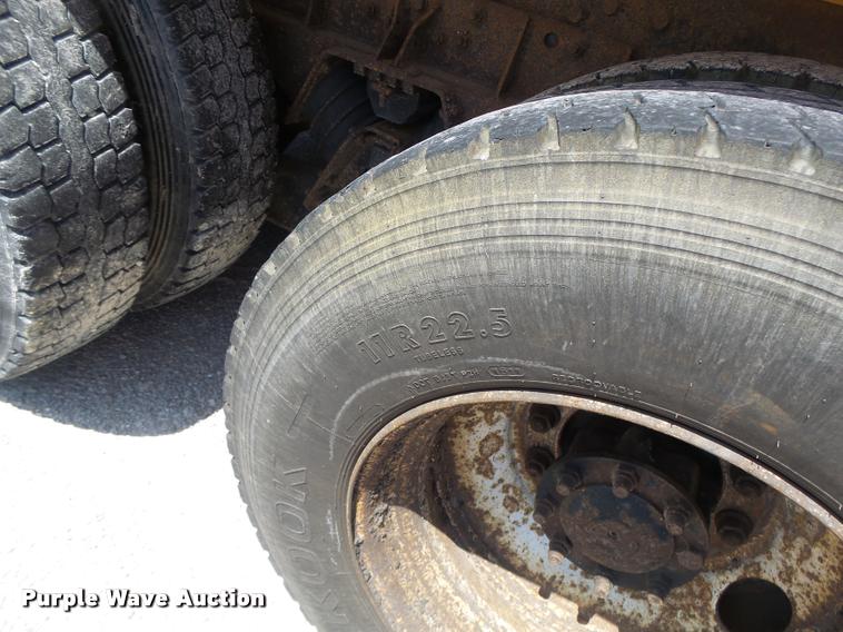 image for item DA3492 2002 International F2554 dump truck