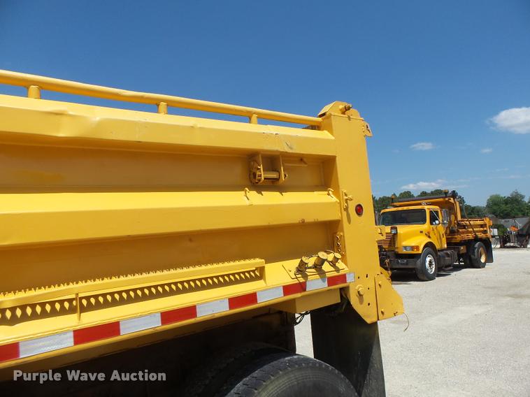 image for item DA3492 2002 International F2554 dump truck