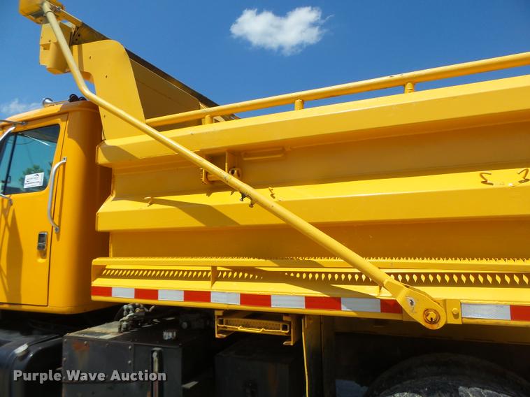 image for item DA3492 2002 International F2554 dump truck